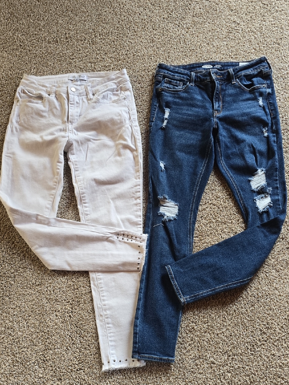 Free Heart White Denim Sz 28 & Distressed Dark Blue Old Navy Skinny Jeans Size 2